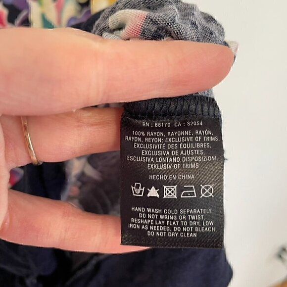 VANESSA VIRGINIA Luxe Blossoms Tee Navy Multi Floral Tie Knot 3/4 Sleeve Blouse - Picture 10 of 13